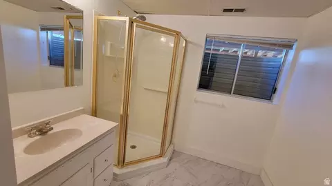 Bath - 11153 S Silver Queen Cir, Sandy, UT 84094 photo 2 of 3
