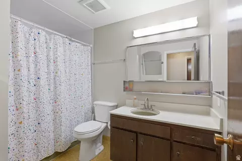 Bath - 972 S 550 E, Orem, UT 84097 photo 1 of 3