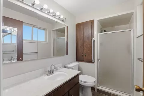 Bath - 972 S 550 E, Orem, UT 84097 photo 2 of 3
