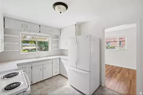 Kitchen - 3139 S Crestview Cir W, Bountiful, UT 84010 photo 1 of 3
