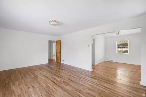 Living - 3139 S Crestview Cir W, Bountiful, UT 84010 photo 4 of 6