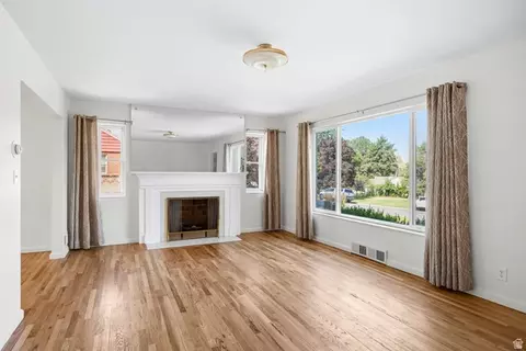 Living - 3139 S Crestview Cir W, Bountiful, UT 84010 photo 2 of 6