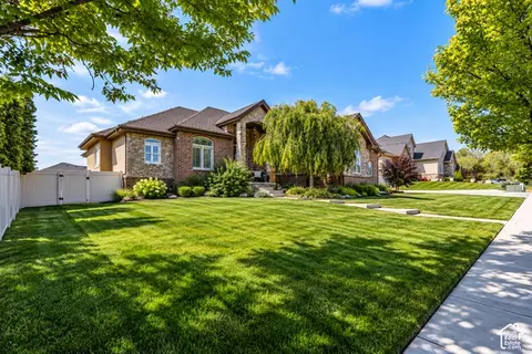 1685 W Prairie Hill Dr, Bluffdale, UT 84065