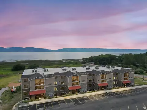 35 E 150 S #302D, Garden City, UT 84028