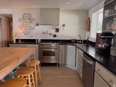 Kitchen - 1360 E 22nd St, Ogden, UT 84401 photo 2 of 7