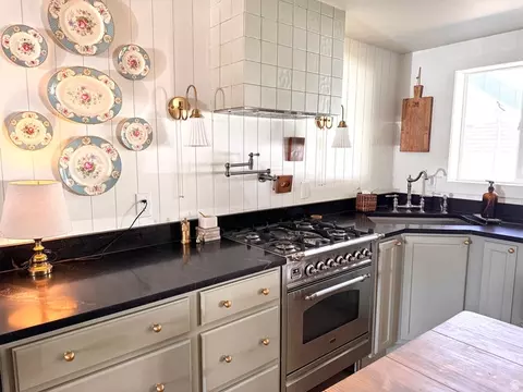 Kitchen - 1360 E 22nd St, Ogden, UT 84401 photo 5 of 7