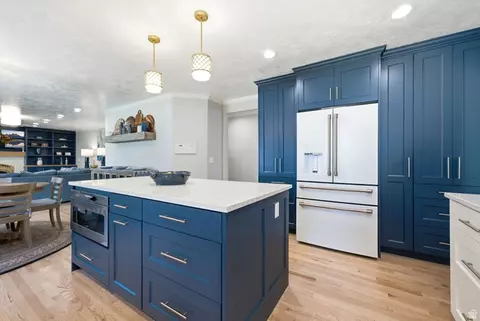 Kitchen - 1617 E Cypress Way, Draper, UT 84020 photo 3 of 5