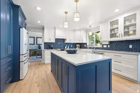 Kitchen - 1617 E Cypress Way, Draper, UT 84020 photo 4 of 5