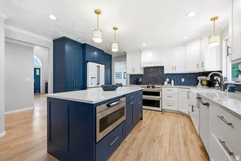 Kitchen - 1617 E Cypress Way, Draper, UT 84020 photo 5 of 5