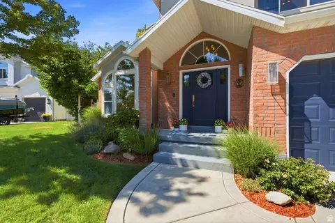 Exterior - 1617 E Cypress Way, Draper, UT 84020 photo 4 of 25