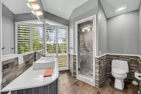 Bath - 2128 E 11270 S, Sandy, UT 84092 photo 1 of 8