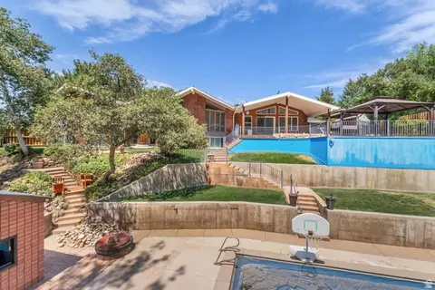 Exterior - 2128 E 11270 S, Sandy, UT 84092 photo 8 of 10