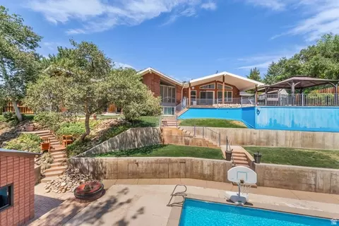 Exterior - 2128 E 11270 S, Sandy, UT 84092 photo 6 of 10