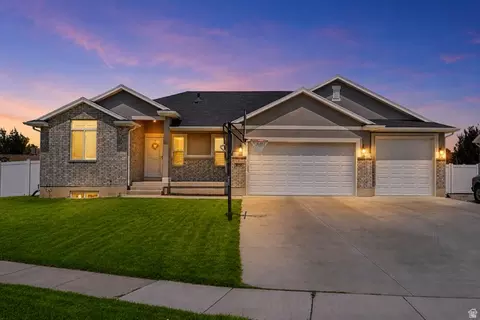 1438 W 2535 N, Clinton, UT 84015