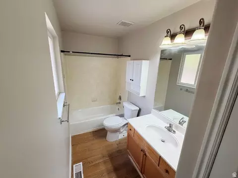 Bath - 455 S 940 W, Orem, UT 84058 photo 3 of 5