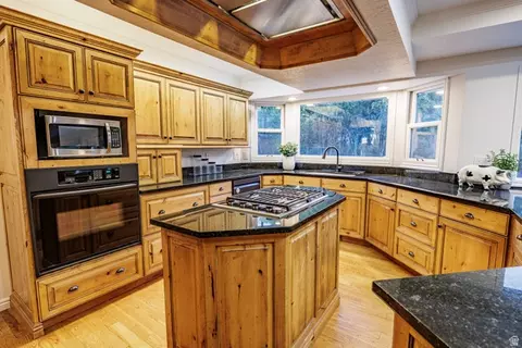 Kitchen - 4182 W Juniper Cir, Alpine, UT 84004 photo 4 of 4