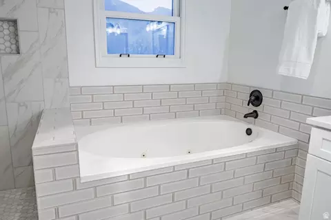 Bath - 4182 W Juniper Cir, Alpine, UT 84004 photo 4 of 4