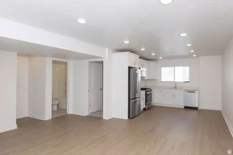 Living - 84 E Hamblin Ln, Clearfield, UT 84015 photo 2 of 4