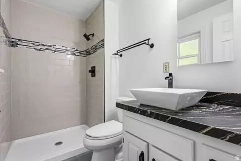 Bath - 358 W 1200 N, Mapleton, UT 84664 photo 3 of 4