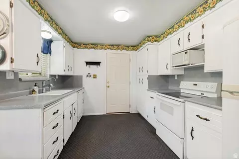 Kitchen - 8384 S 1370 E, Sandy, UT 84093 photo 1 of 1