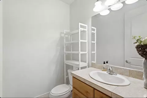 Bath - 7772 S Rustic Cv, Midvale, UT 84121 photo 3 of 4