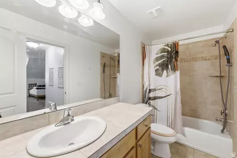 Bath - 7772 S Rustic Cv, Midvale, UT 84121 photo 2 of 4