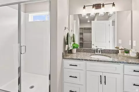 Bath - 809 S 270 E #2, Smithfield, UT 84335 photo 3 of 4