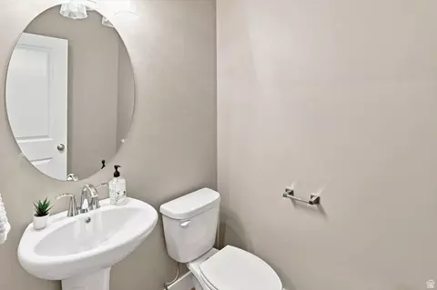 Bath - 809 S 270 E #2, Smithfield, UT 84335 photo 1 of 4