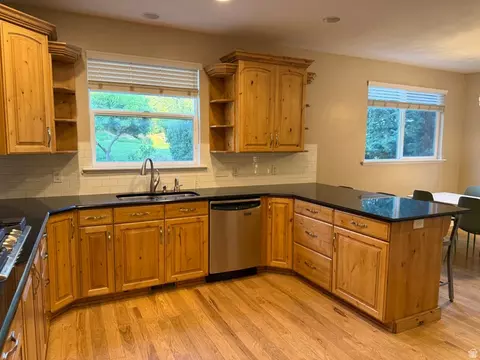 Kitchen - 2388 E 850 S, Springville, UT 84663 photo 2 of 2