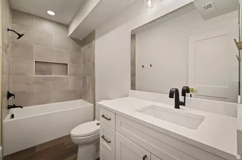 Bath - 342 E Holdaway Ln N, Vineyard, UT 84059 photo 8 of 9
