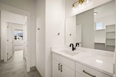 Bath - 342 E Holdaway Ln N, Vineyard, UT 84059 photo 5 of 9