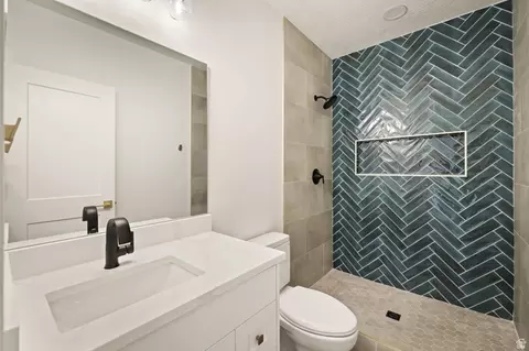 Bath - 342 E Holdaway Ln N, Vineyard, UT 84059 photo 9 of 9