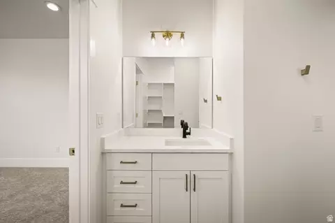 Bath - 342 E Holdaway Ln N, Vineyard, UT 84059 photo 6 of 9