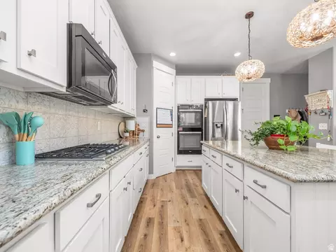 Kitchen - 9203 S Brighton Dr, Sandy, UT 84070 photo 3 of 3