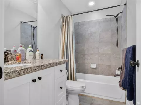 Bath - 686 S 1803 W, Orem, UT 84059 photo 4 of 5
