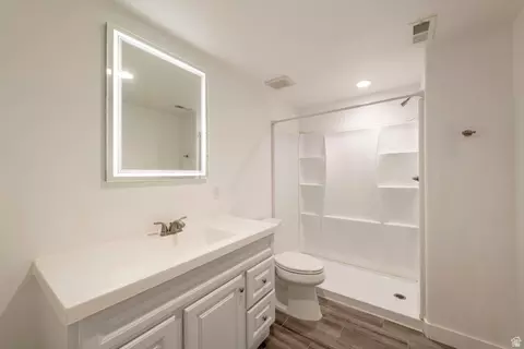 Bath - 822 E 380 S, American Fork, UT 84003 photo 4 of 5