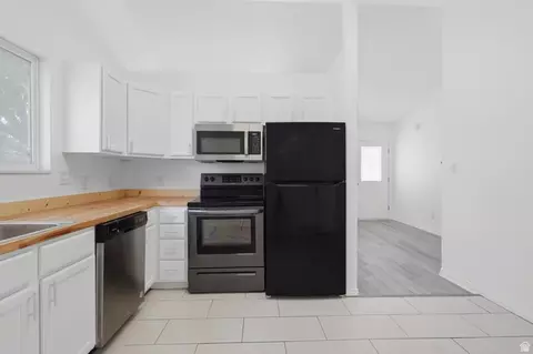 Kitchen - 2035 E Weeping Willow Way, Eagle Mountain, UT 84005 photo 2 of 3