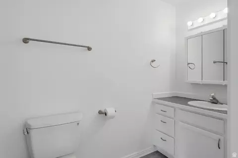 Bath - 2035 E Weeping Willow Way, Eagle Mountain, UT 84005 photo 3 of 3