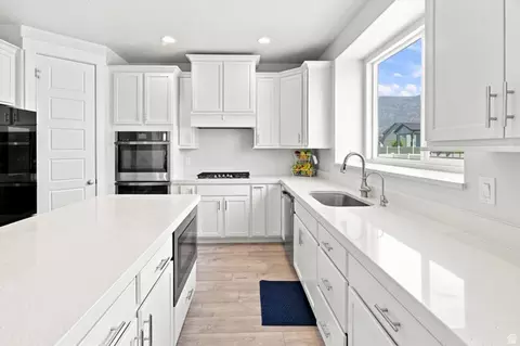 Kitchen - 558 N Hampton Ln, Lindon, UT 84042 photo 2 of 5
