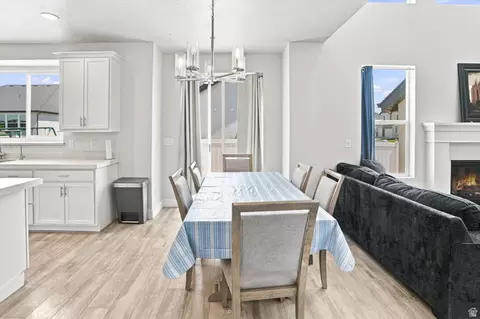 Dining - 558 N Hampton Ln, Lindon, UT 84042 photo 1 of 2