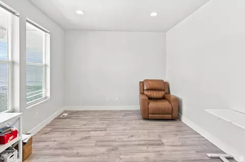 Living - 558 N Hampton Ln, Lindon, UT 84042 photo 1 of 1