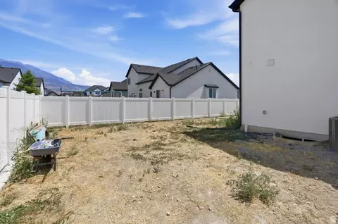 Exterior - 558 N Hampton Ln, Lindon, UT 84042 photo 11 of 12