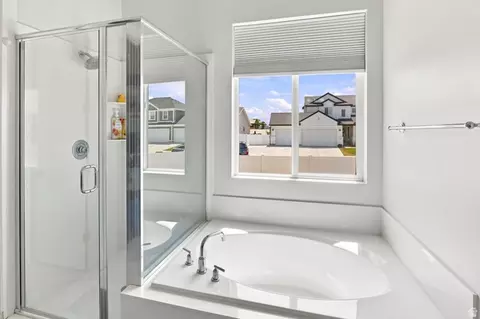Bath - 558 N Hampton Ln, Lindon, UT 84042 photo 2 of 3