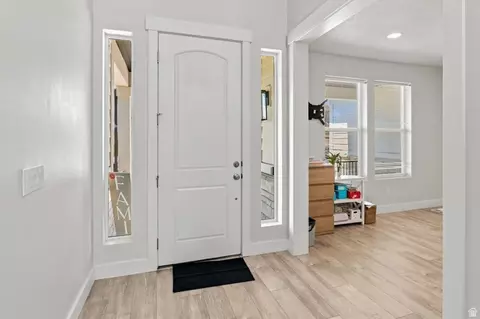 Entry Way - 558 N Hampton Ln, Lindon, UT 84042 photo 1 of 3