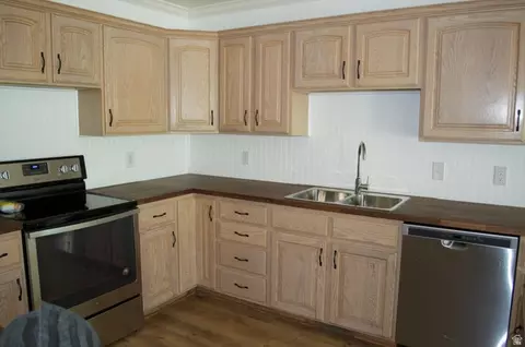 Kitchen - 270 E Center St, Bountiful, UT 84010 photo 5 of 8