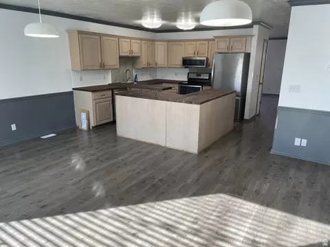 Kitchen - 270 E Center St, Bountiful, UT 84010 photo 7 of 8