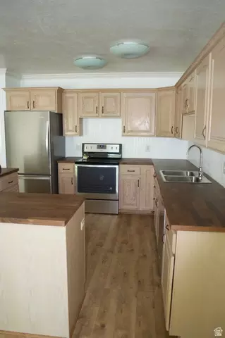 Kitchen - 270 E Center St, Bountiful, UT 84010 photo 3 of 8
