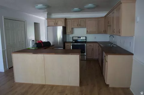 Kitchen - 270 E Center St, Bountiful, UT 84010 photo 2 of 8