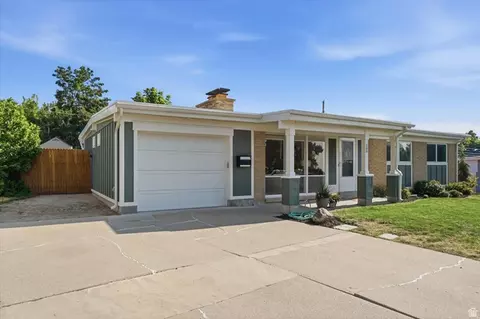 Exterior - 300 E 1650 S, Bountiful, UT 84010 photo 3 of 8