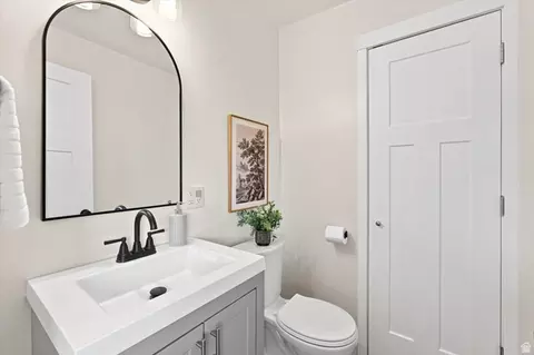 Bath - 300 E 1650 S, Bountiful, UT 84010 photo 2 of 4